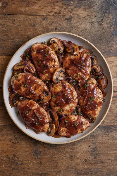 Skillet Chicken and Mushroom Wine Sauce - ready to serve