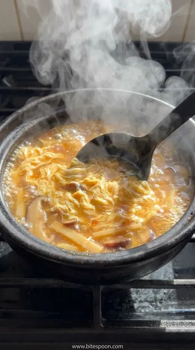 Hot and Sour Soup Recipe: Quick & Easy Asian Favorite - cooking process